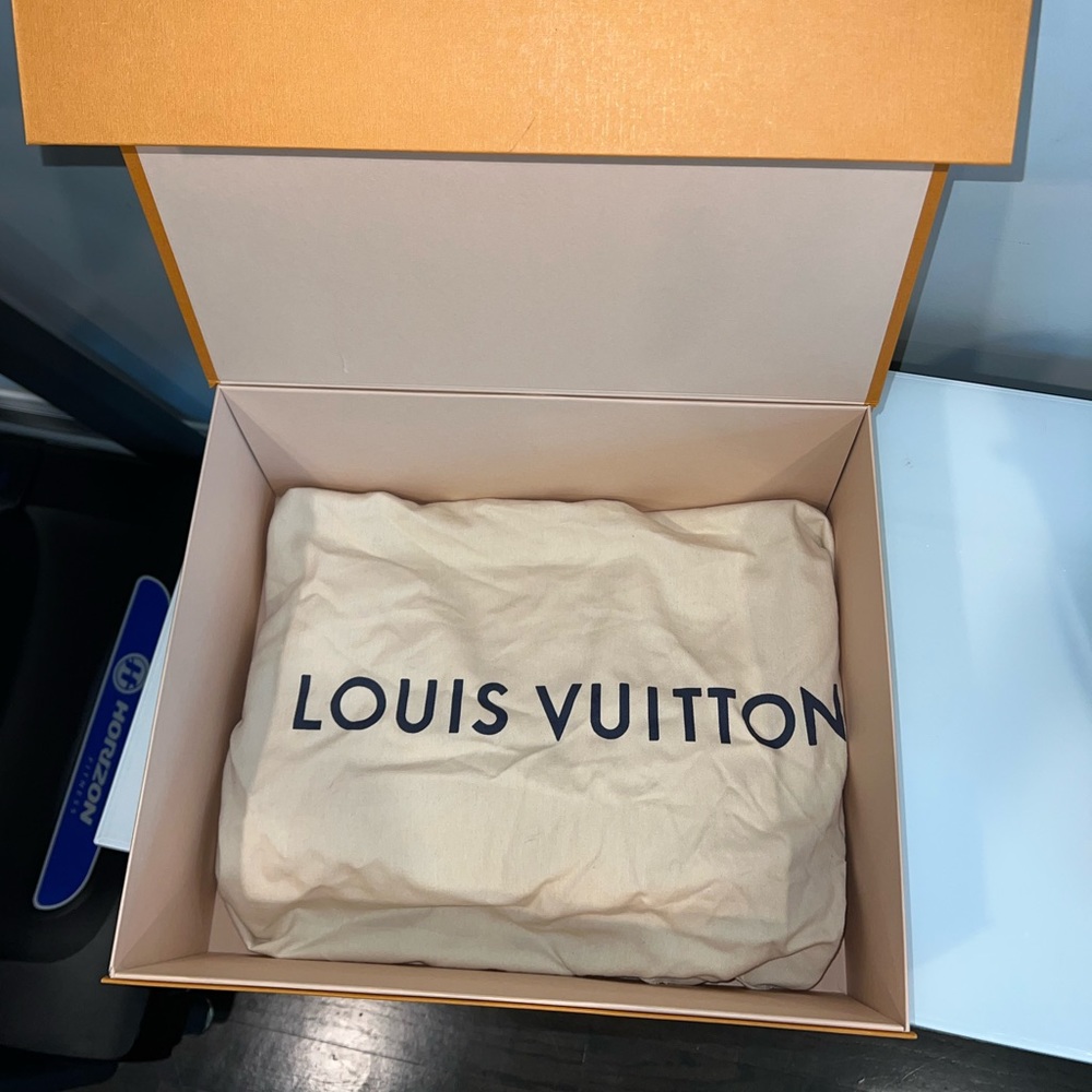 Authentic Louis Vuitton Neverfull MM - Picture 9 of 14